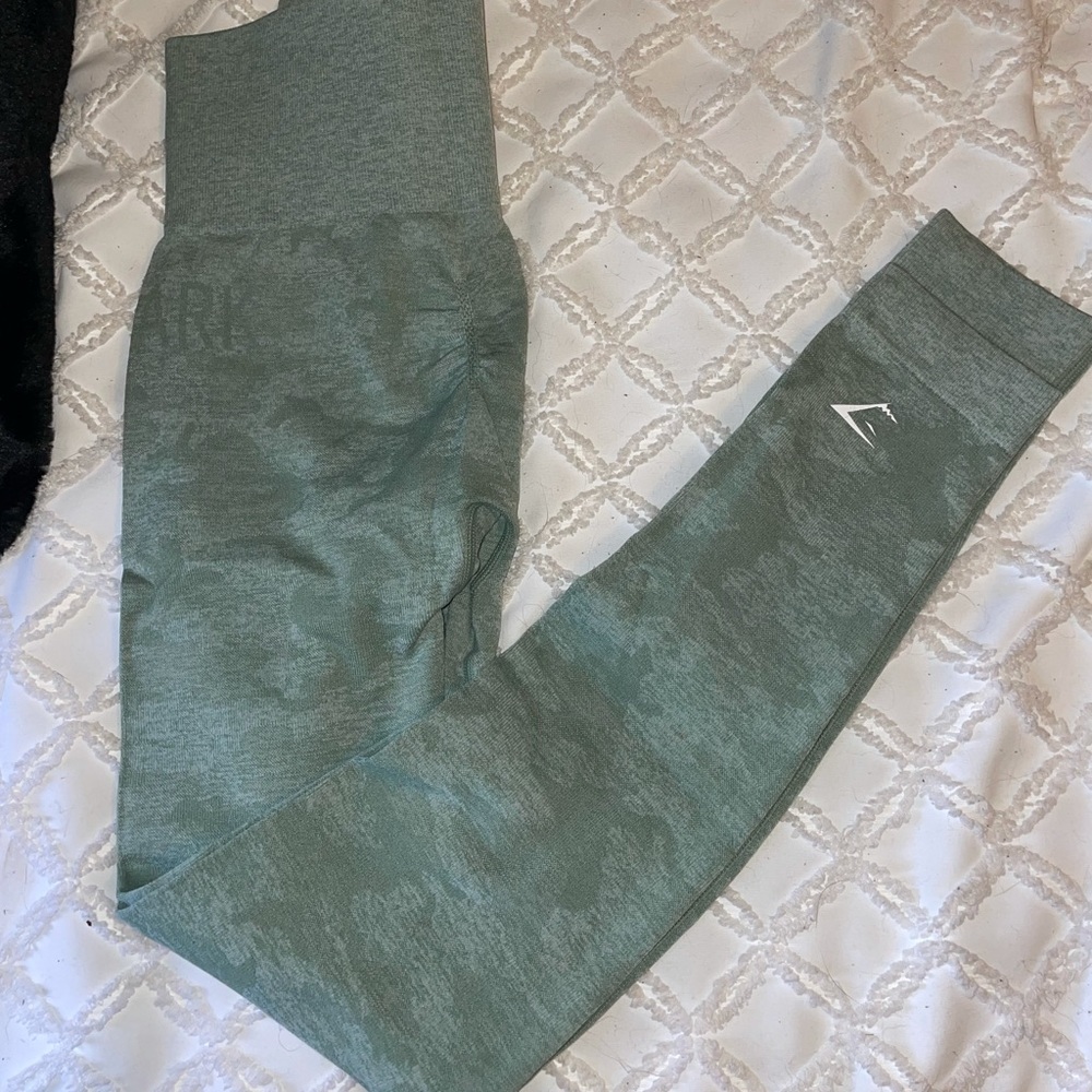 Gym shark camo green leggings